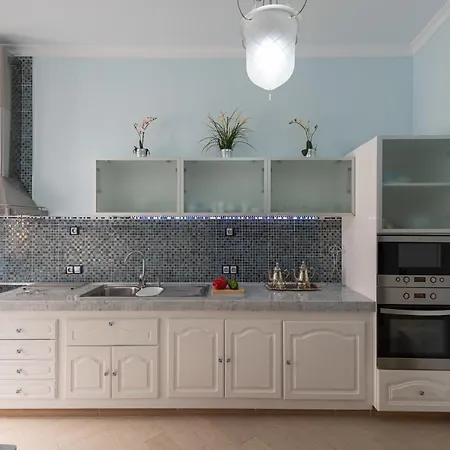 Homeforguest New Duplex With Rooftop Next To Cathedral Appartement *